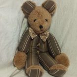 Csíkos pizsamás macifiú