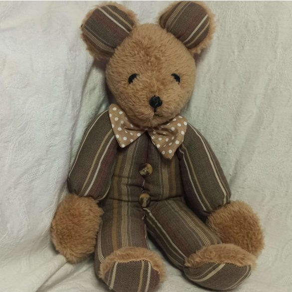 Csíkos pizsamás macifiú