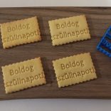 Boldog szülinapot! kekszmintázó
