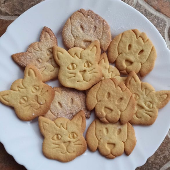 Cica és kutyafej sütikiszúró (2 darabos készlet)