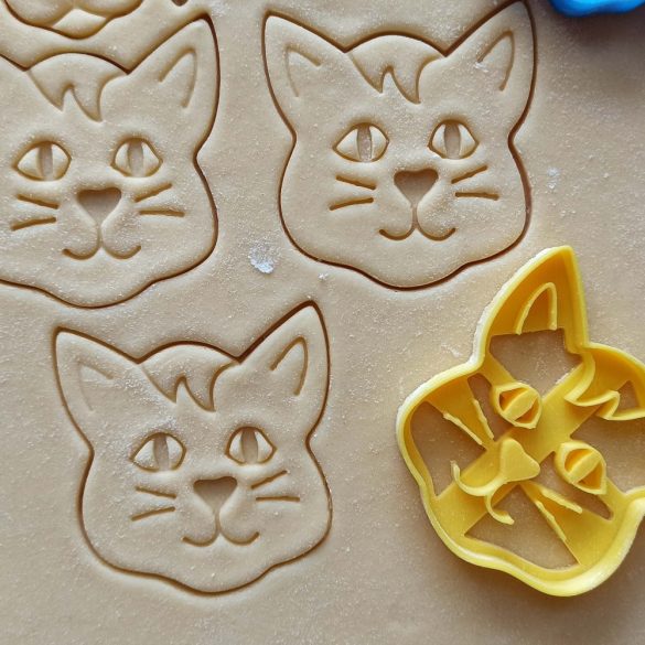 Cicafej sütikiszúró