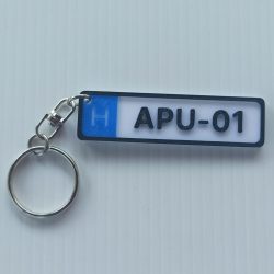 Rendszámtábla alakú kulcstartó (Apu-01)