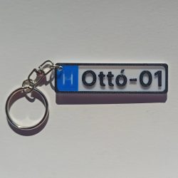 Rendszámtábla alakú kulcstartó (Ottó-01)