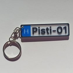 Rendszámtábla alakú kulcstartó (Pisti-01)