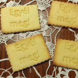 Egyél meg! kekszmintázó