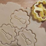 Gitáros linzerkiszúró