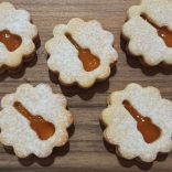 Gitáros linzerkiszúró