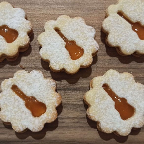 Gitáros linzerkiszúró