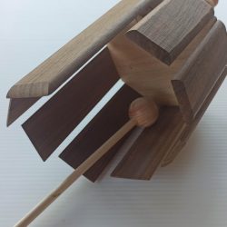 Skandináv körxilofon ütővel (FEKETE DIÓ)