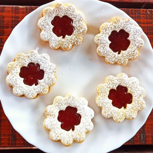 Lóherés linzerkiszúró