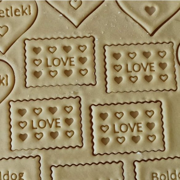 LOVE feliratos kekszmintázó