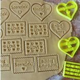 LOVE feliratos kekszmintázó