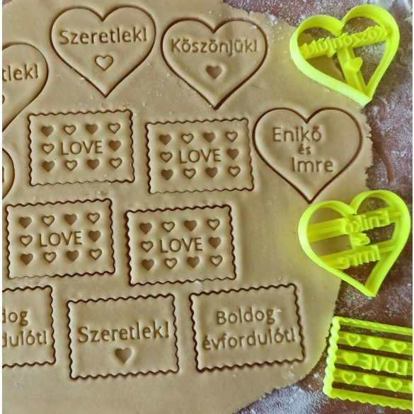 LOVE feliratos kekszmintázó