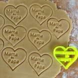 Mama és Papa feliratos szívkeksz