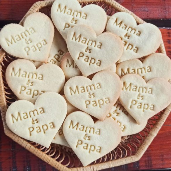 Mama és Papa feliratos szívkeksz