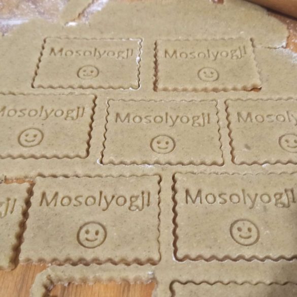 Mosolyogj! kekszmintázó